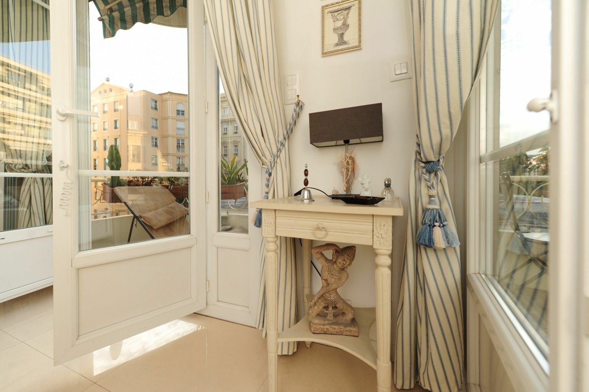 ניס Suite Flora מראה חיצוני תמונה